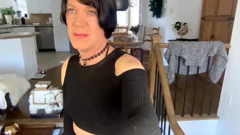 Snapshot of viviannexxx2022 chatting on 02-08-25, 03:42 Vivlove online show from 02-08-25, 03:42