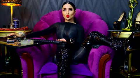 Snapshot of vivianreeve chatting on 12-18-24, 05:21 Vivian Reeve online show from 12-18-24, 05:21