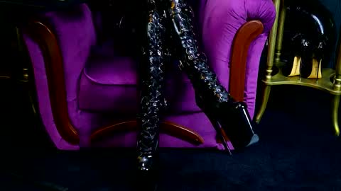 Snapshot of vivianreeve chatting on 10-30-25, 02:40 Vivian Reeve online show from 10-30-25, 02:40