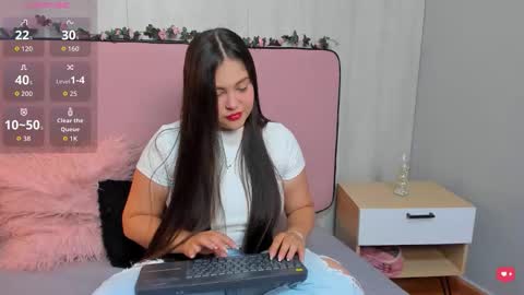 Snapshot of viviansantana chatting on 09-17-25, 12:07 Vivian online show from 09-17-25, 12:07