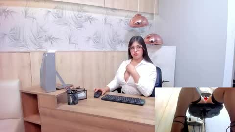 Snapshot of viviansantana chatting on 11-11-25, 12:16 Vivian online show from 11-11-25, 12:16