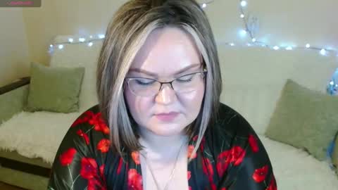 Snapshot of vivien__wet chatting on 02-02-25, 02:45 Vivien online show from 02-02-25, 02:45