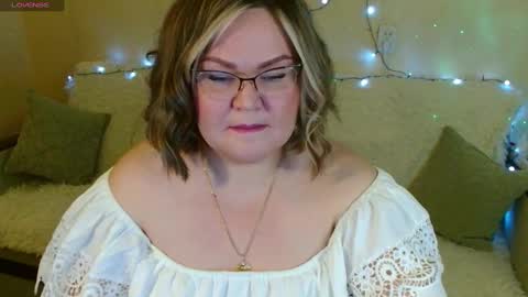 Snapshot of vivien__wet chatting on 02-05-25, 08:46 Vivien online show from 02-05-25, 08:46
