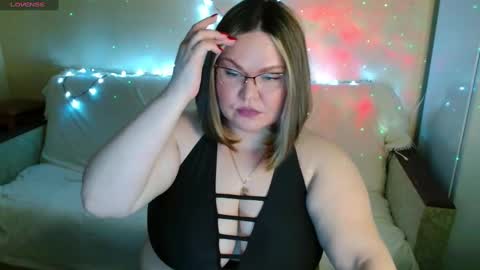 Snapshot of vivien__wet chatting on 03-02-25, 08:29 Vivien online show from 03-02-25, 08:29
