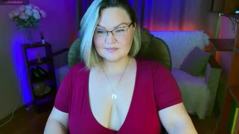 Snapshot of vivien__wet chatting on 10-17-25, 11:35 Vivien online show from 10-17-25, 11:35