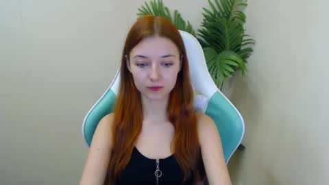 Snapshot of vivien_leight chatting on 01-06-25, 09:32 Vivien online show from 01-06-25, 09:32