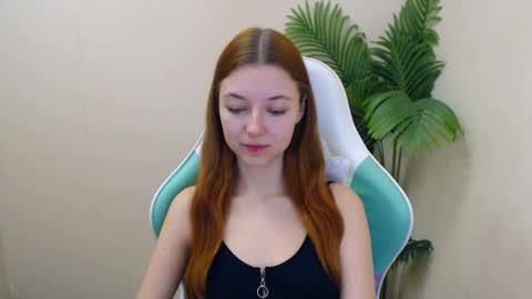 Snapshot of vivien_leight chatting on 02-11-25, 12:48 Vivien online show from 02-11-25, 12:48