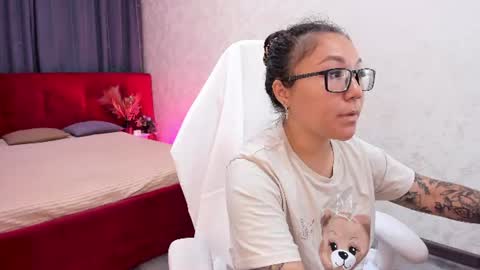 Snapshot of vivien_montclair chatting on 06-28-26, 11:44 Vivien online show from 06-28-26, 11:44