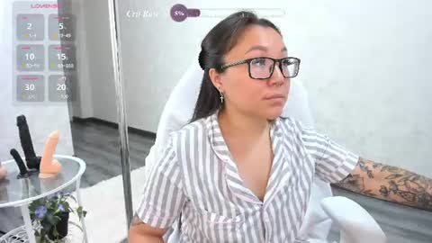 Snapshot of vivien_montclair chatting on 07-02-26, 12:21 Vivien online show from 07-02-26, 12:21