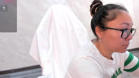 Snapshot of vivien_montclair chatting on 07-07-26, 06:47 Vivien online show from 07-07-26, 06:47