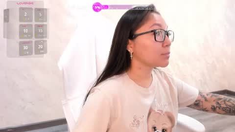 Snapshot of vivien_montclair chatting on 07-08-26, 12:04 Vivien online show from 07-08-26, 12:04