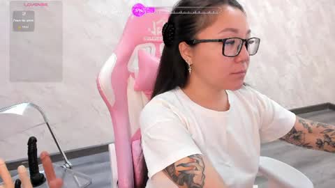 Snapshot of vivien_montclair chatting on 07-15-26, 10:48 Vivien online show from 07-15-26, 10:48
