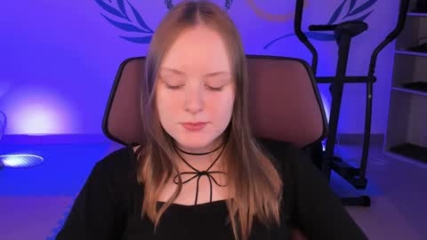 Snapshot of vivienleeigh chatting on 12-14-24, 01:27 Vivien online show from 12-14-24, 01:27