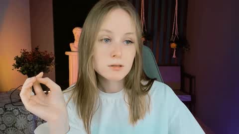 Snapshot of vivienleeigh chatting on 12-25-24, 01:09 Vivien online show from 12-25-24, 01:09