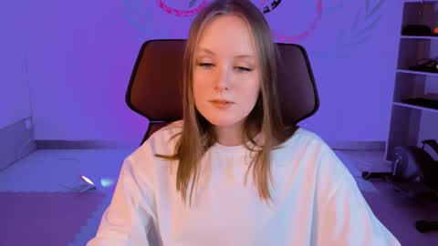 Snapshot of vivienleeigh chatting on 12-25-24, 07:13 Vivien online show from 12-25-24, 07:13