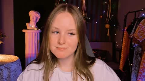 Snapshot of vivienleeigh chatting on 12-28-24, 01:17 Vivien online show from 12-28-24, 01:17