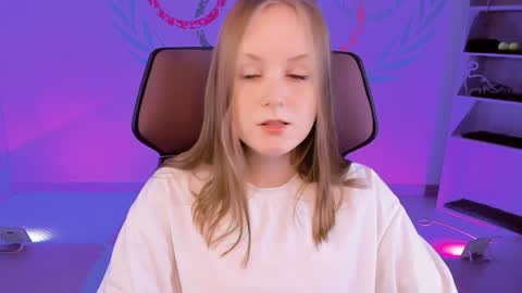 Snapshot of vivienleeigh chatting on 01-09-25, 01:02 Vivien online show from 01-09-25, 01:02