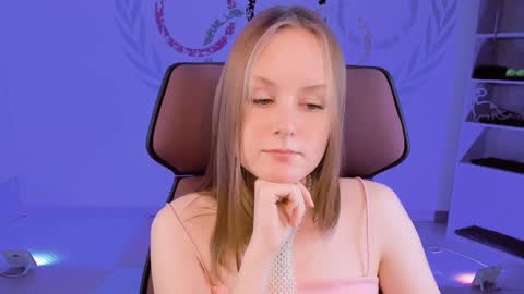 Snapshot of vivienleeigh chatting on 01-09-25, 04:06 Vivien online show from 01-09-25, 04:06