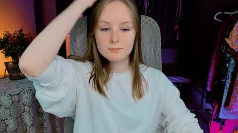 Snapshot of vivienleeigh chatting on 01-10-25, 01:09 Vivien online show from 01-10-25, 01:09