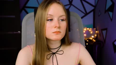 Snapshot of vivienleeigh chatting on 01-19-25, 12:17 Vivien online show from 01-19-25, 12:17