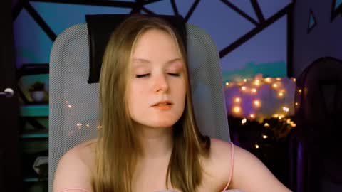 Snapshot of vivienleeigh chatting on 01-19-25, 06:32 Vivien online show from 01-19-25, 06:32