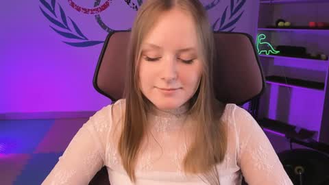 Snapshot of vivienleeigh chatting on 02-06-25, 04:36 Vivien online show from 02-06-25, 04:36