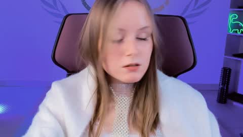 Snapshot of vivienleeigh chatting on 02-07-25, 08:31 Vivien online show from 02-07-25, 08:31