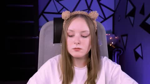 Snapshot of vivienleeigh chatting on 02-13-25, 04:50 Vivien online show from 02-13-25, 04:50