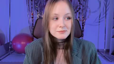 Snapshot of vivienleeigh chatting on 02-16-25, 09:04 Vivien online show from 02-16-25, 09:04
