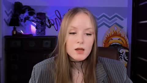 Snapshot of vivienleeigh chatting on 02-23-25, 12:16 Vivien online show from 02-23-25, 12:16