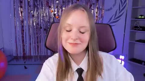 Snapshot of vivienleeigh chatting on 03-07-25, 08:22 Vivien online show from 03-07-25, 08:22