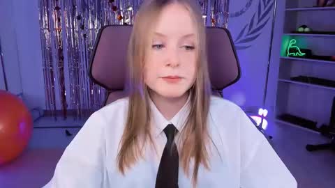 Snapshot of vivienleeigh chatting on 03-09-25, 09:02 Vivien online show from 03-09-25, 09:02