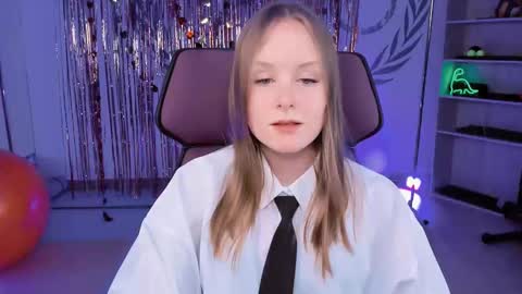 Snapshot of vivienleeigh chatting on 03-09-25, 12:09 Vivien online show from 03-09-25, 12:09