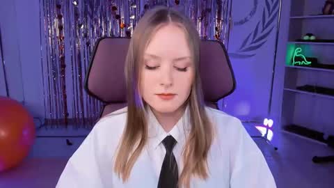 Snapshot of vivienleeigh chatting on 03-09-25, 06:21 Vivien online show from 03-09-25, 06:21