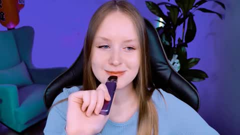 Snapshot of vivienleeigh chatting on 09-18-25, 11:12 Vivien online show from 09-18-25, 11:12