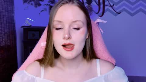 Snapshot of vivienleeigh chatting on 10-05-25, 01:31 Vivien online show from 10-05-25, 01:31