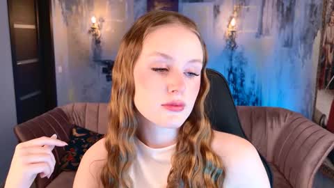 Snapshot of vivienleeigh chatting on 11-11-25, 09:09 Vivien online show from 11-11-25, 09:09