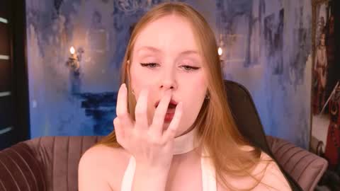 Snapshot of vivienleeigh chatting on 11-12-25, 01:11 Vivien online show from 11-12-25, 01:11