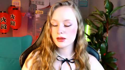 Snapshot of vivienleeigh chatting on 11-22-25, 09:08 Vivien online show from 11-22-25, 09:08