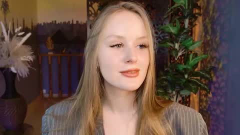 Snapshot of vivienleeigh chatting on 11-28-25, 02:09 Vivien online show from 11-28-25, 02:09