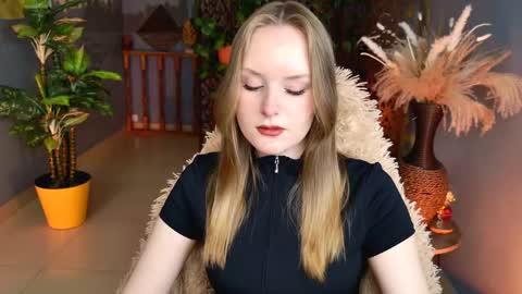 Vivien online show from 05-13-26, 05:16