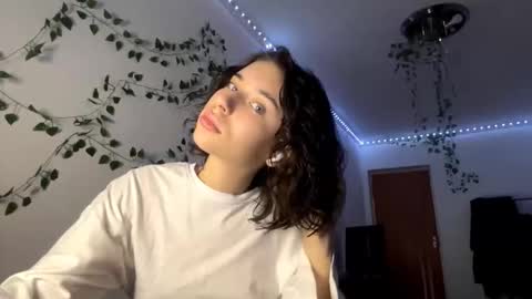 Vivi online show from 11-29-25, 04:10