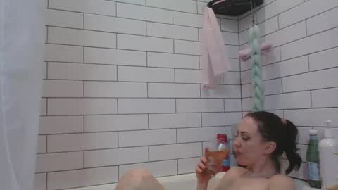 viviennoir online show from 01-14-26, 08:20