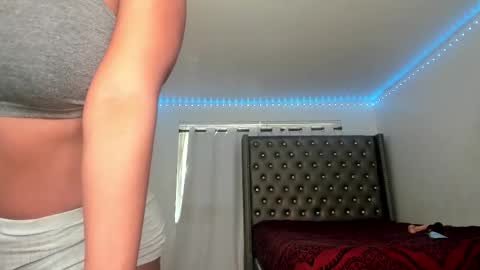 Snapshot of vixen_sasha chatting on 12-17-25, 04:46 Sasha Malone online show from 12-17-25, 04:46