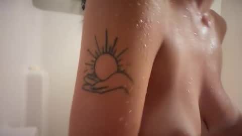 Snapshot of vixenliz chatting on 04-29-26, 04:00 Liz online show from 04-29-26, 04:00