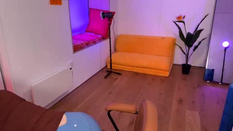 Snapshot of vixenp chatting on 02-08-25, 06:55 Polly Online mostly at 9pm-2am UK Time online show from 02-08-25, 06:55