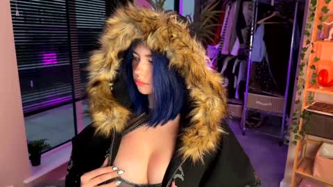 Snapshot of vixenp chatting on 10-19-25, 04:18 Polly Online mostly at 9pm-2am UK Time online show from 10-19-25, 04:18