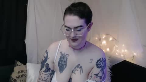 Snapshot of vixinvvitch chatting on 01-31-25, 03:44 VIXIN online show from 01-31-25, 03:44