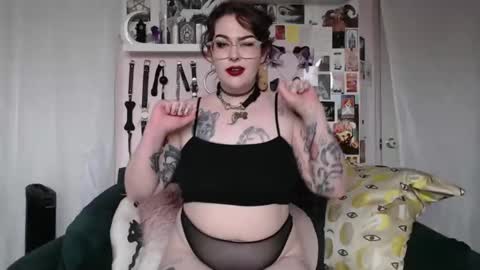Snapshot of vixinvvitch chatting on 10-15-25, 07:14 VIXIN online show from 10-15-25, 07:14