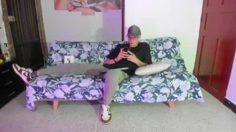 Snapshot of vlad__night chatting on 04-22-26, 04:04 Vlad online show from 04-22-26, 04:04